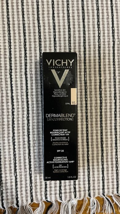 Vând fond de ten Vichy Dermablend 3D nr15 Opal