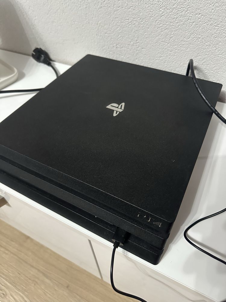 Play station 4 Pro 1TB