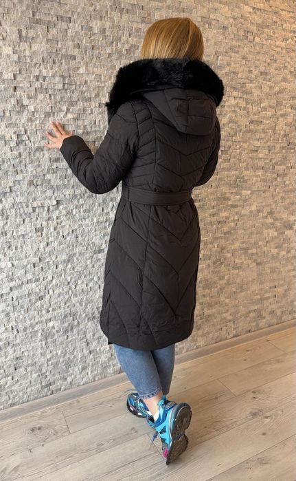 Дълго дамско яке.