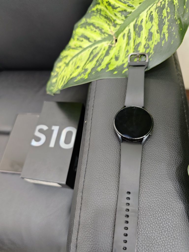 Продаётся Samsung Galaxy Watch 4