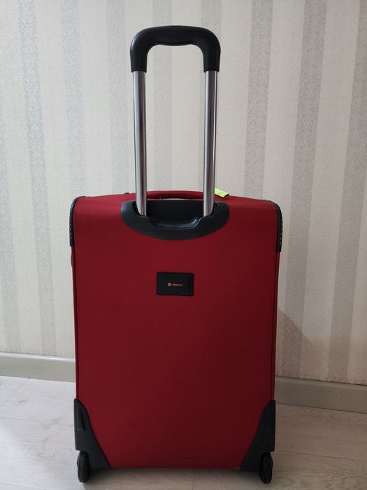 Чемодан дорожный