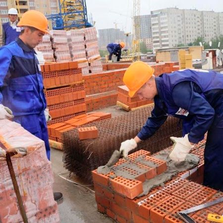 Бригада строителей каменщики штукатурщики бетонщики