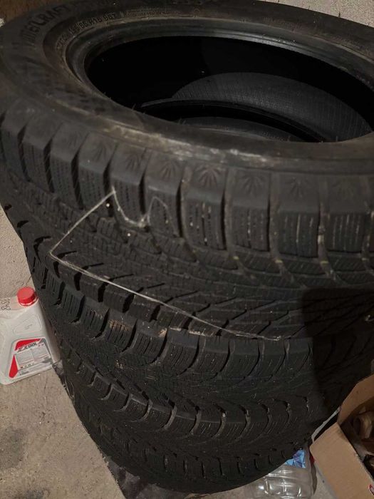 Kumho WI51 195/65 R15 — зима, без шипов, 1 сезон, отличное состояние!