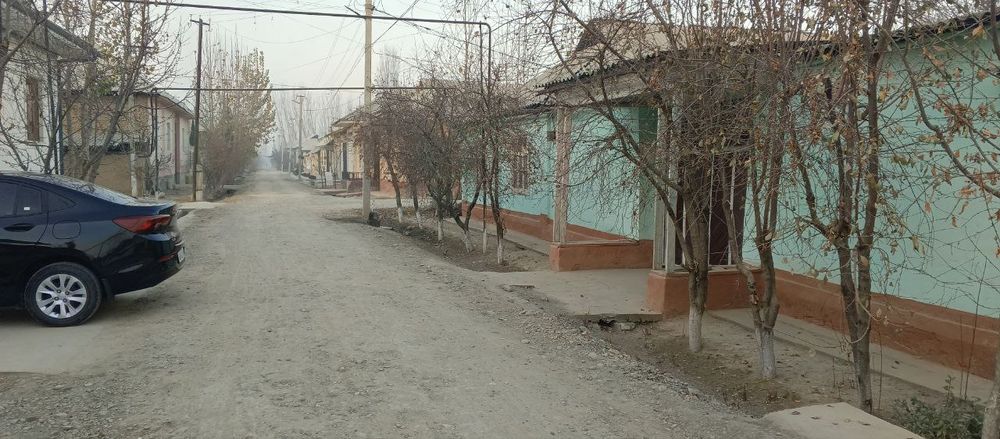 Уй Сотилади 7 Хона ошхона бания 200 та тераги дарахтлари куп