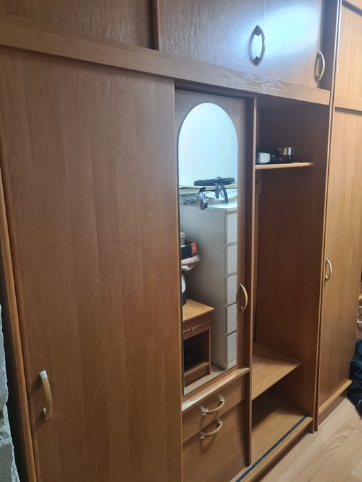 Шкаф с зеркалом для прихожей