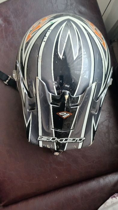 Кожено яке и каски за моторите.