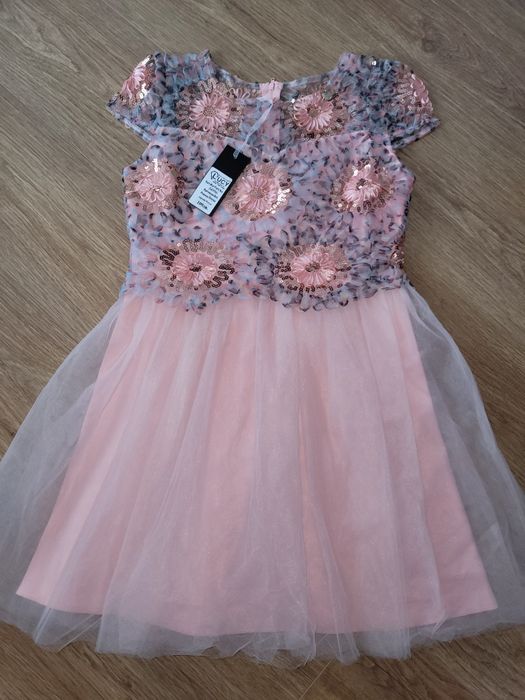 Нова официална розова рокля на Lucy