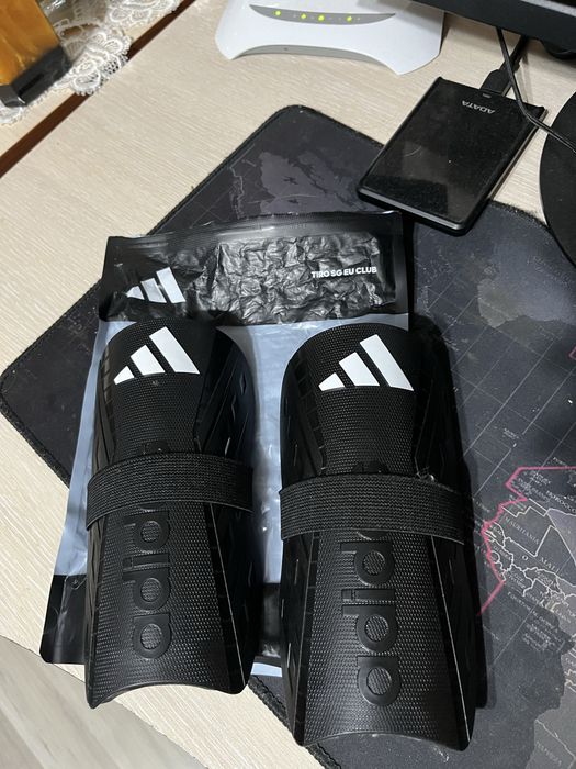 Продавам кори за футбол ADIDAS