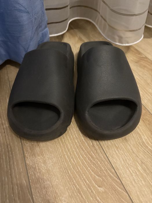 yeezy slides negri