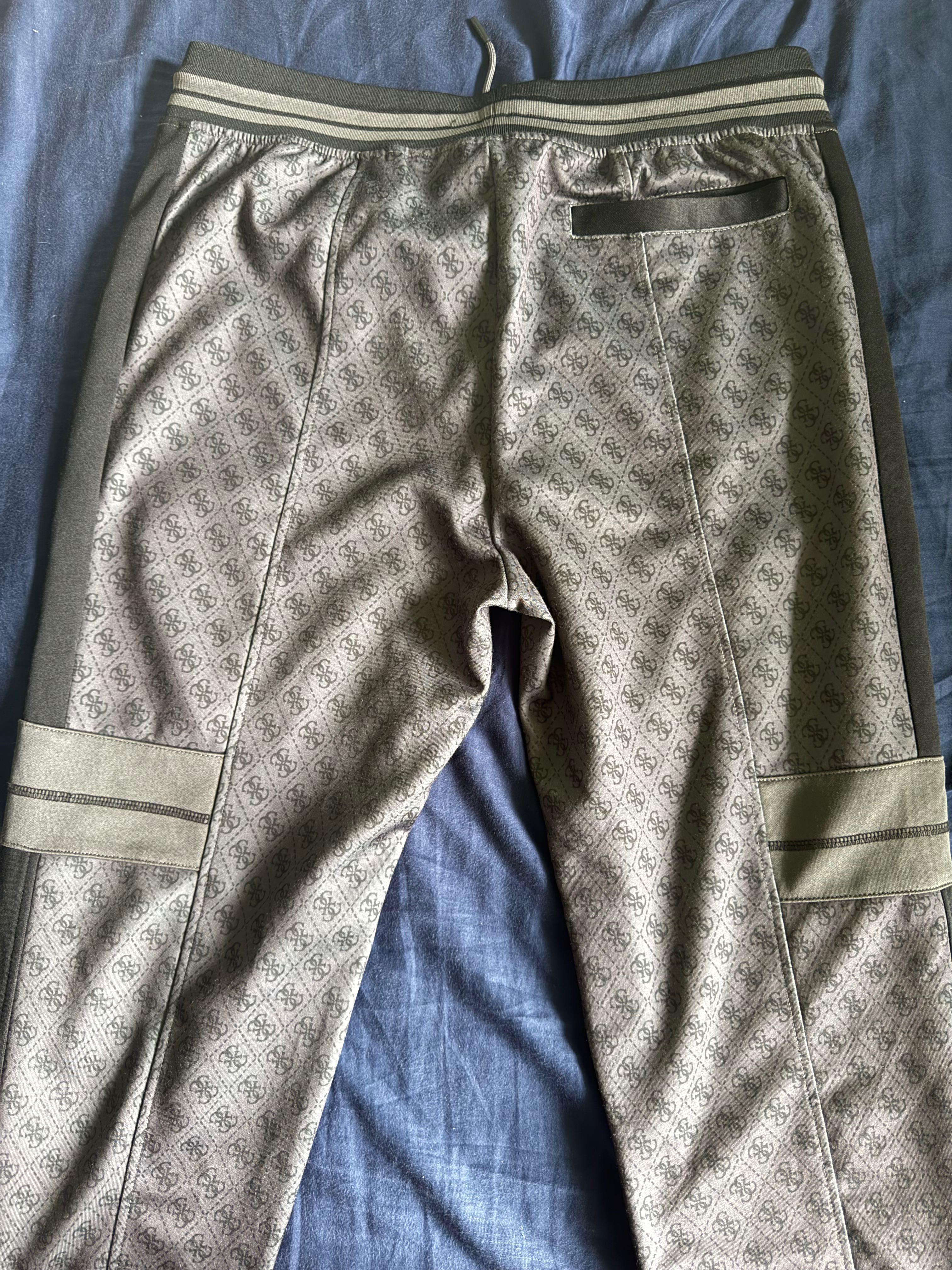 Pantaloni bărbați Guess