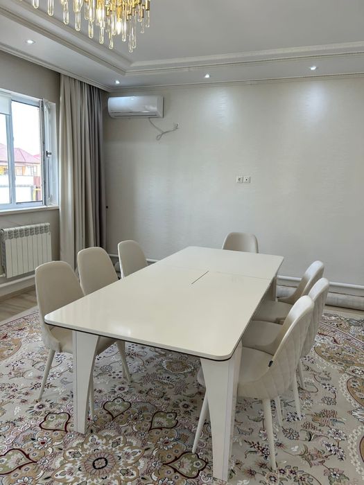 Продается гостиной стол