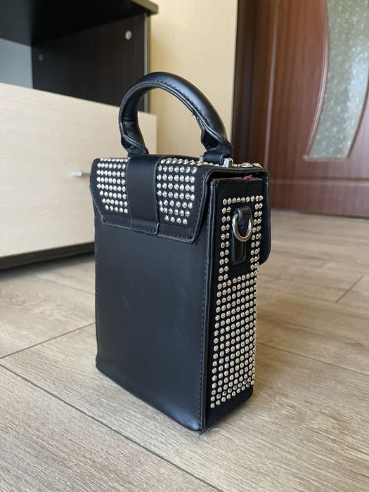 Чисто нова дамска елегантна чанта с камъчета