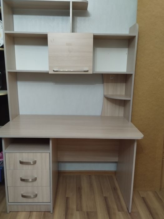 Столик компьютерный