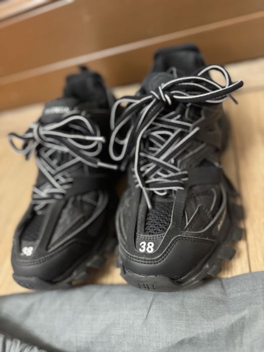 Balenciaga track 38