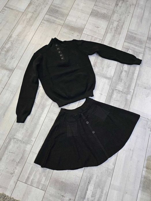 Черен и кафяв Костюм С Разкроена Мини Пола И Високo Деколте
Размери :