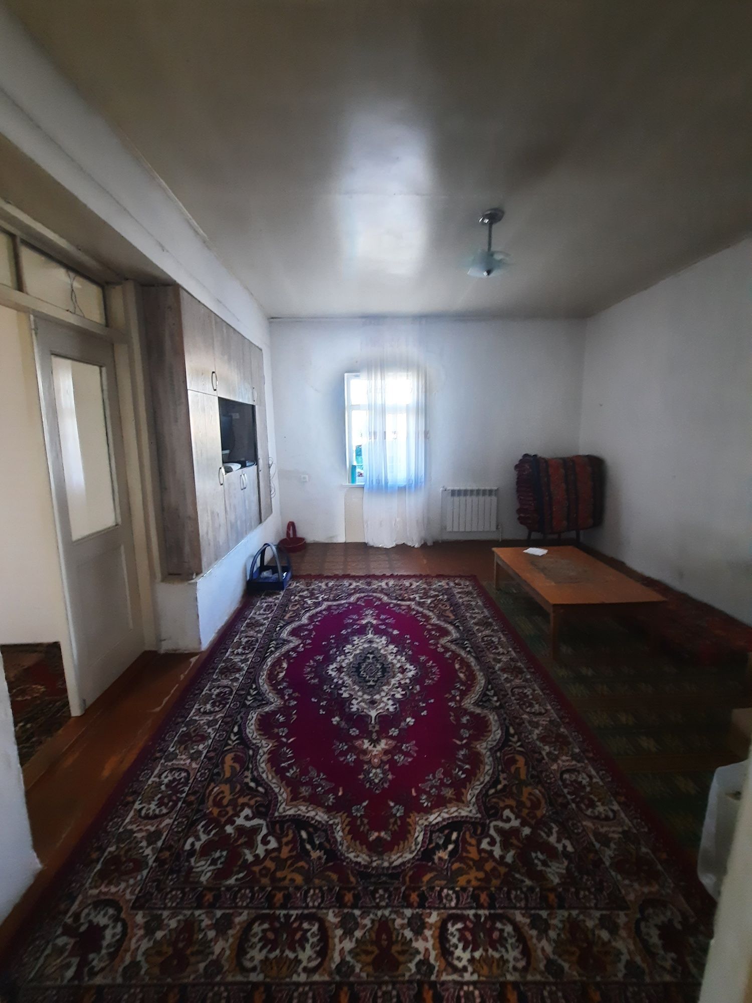 Hovli sotiladi 6 sotix,4 xona