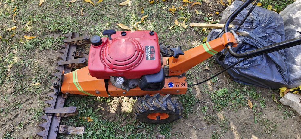 Cositoare iarba automata Honda cu masa de taiere 5 cp 4 timpi