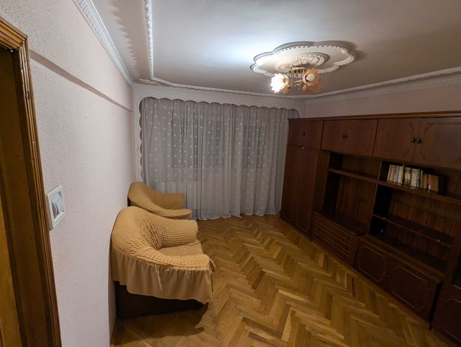 Apartament 3 camera de vanzare