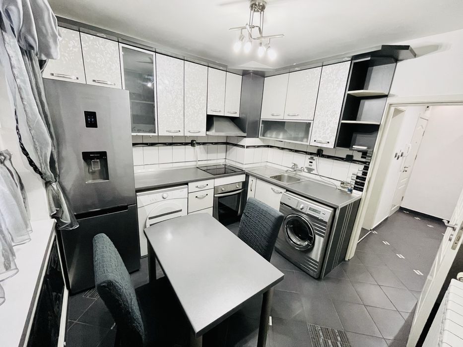 Дава се под наем Четиристаен апартамент в Русе, Алеи Възраждане - 98 кв.м за 510 € - Снимка #6