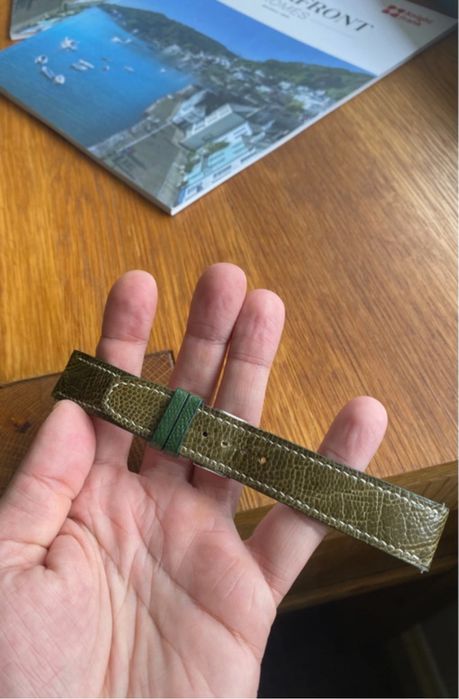 Curea pentru ceas din piele de strut lucrata in totalitate manual