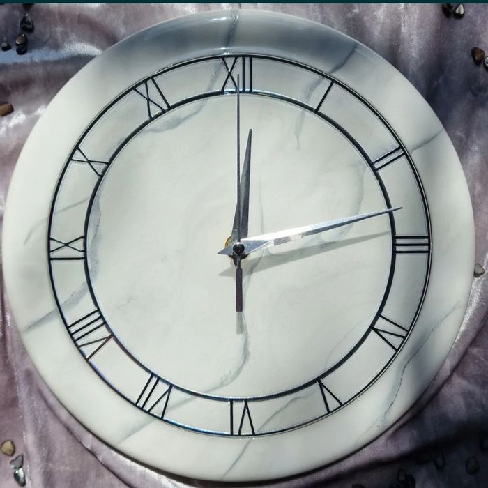 Часы ручной работы из эпоксидной смолы