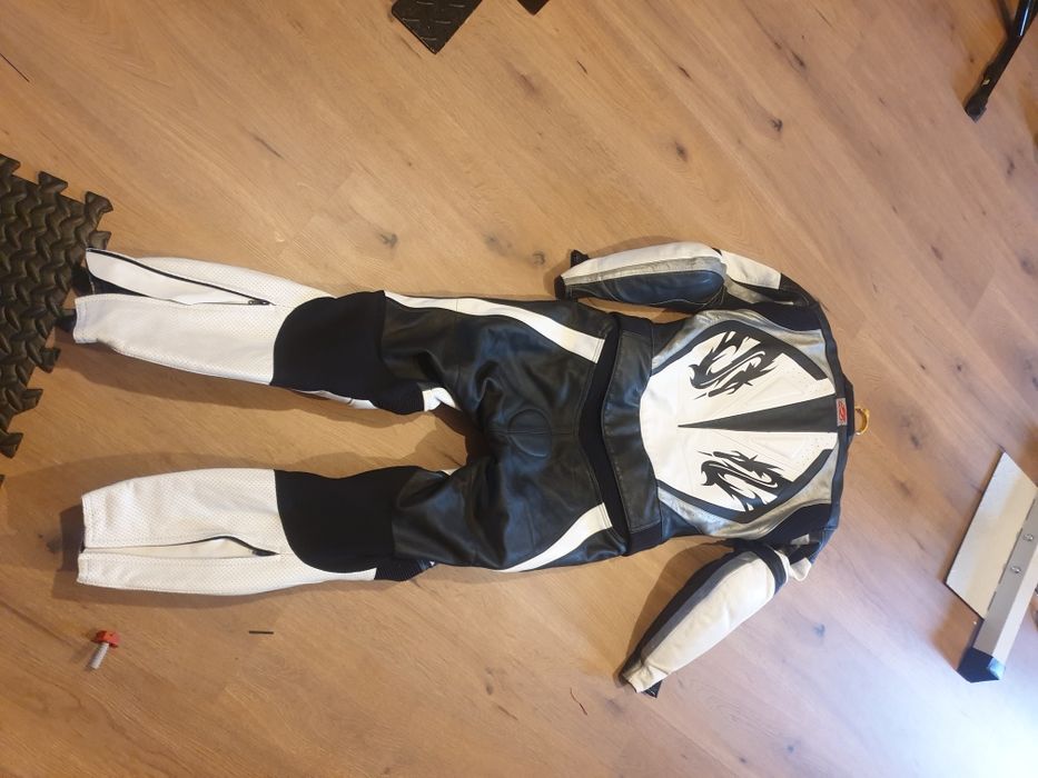 Costum moto dama marime 44