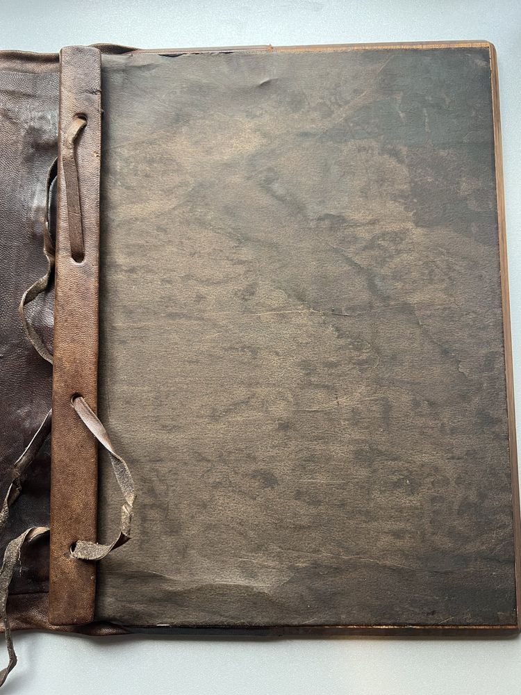 Coperta carte  piele si lemn ,,Arte Medici” 1970