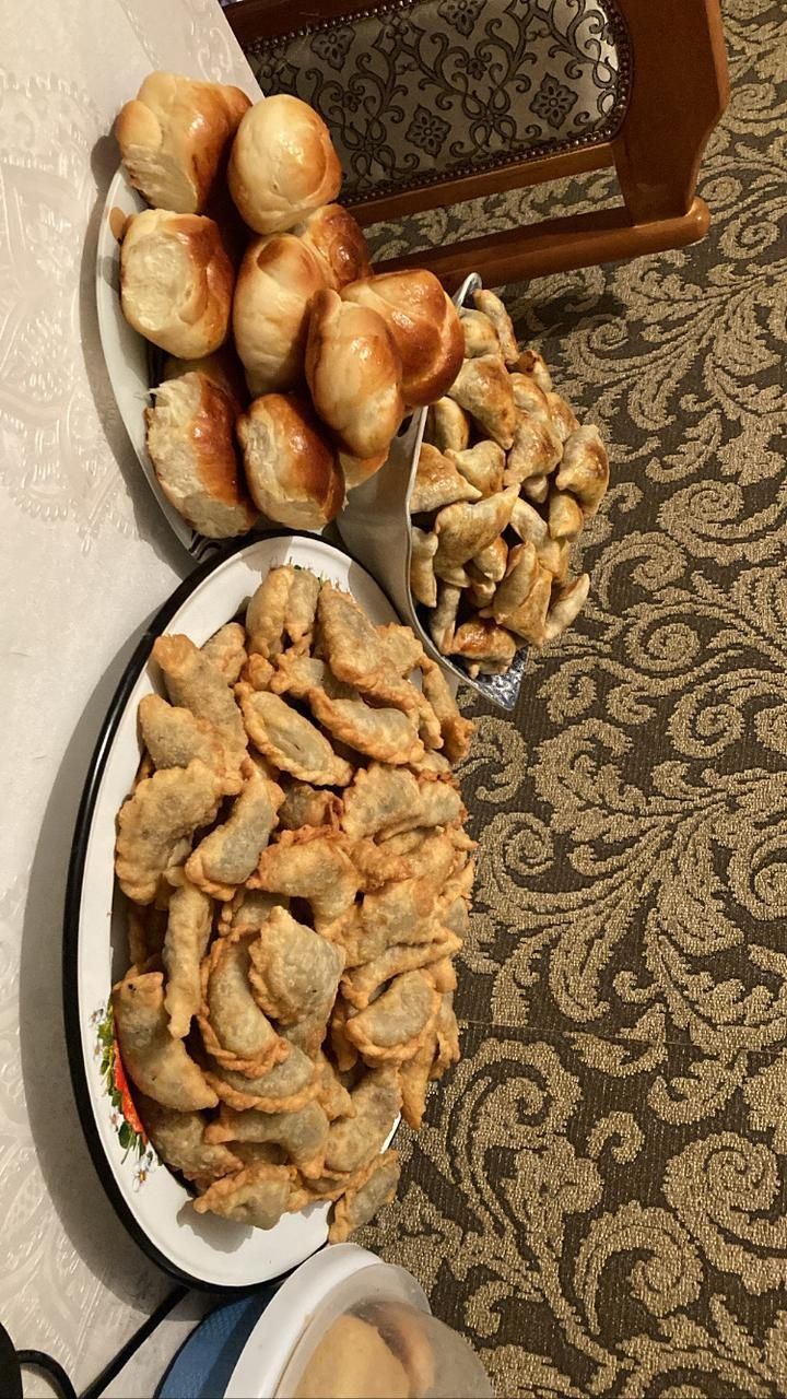 Баурсаки, булочки, самса, шелпек