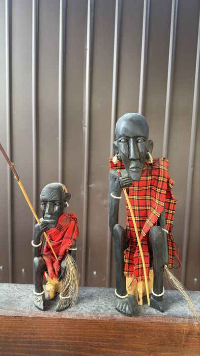 Statuete africane si masti