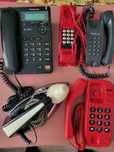Lot 6 telefoane vintage cu taste si un fier de calcat anii 1980
