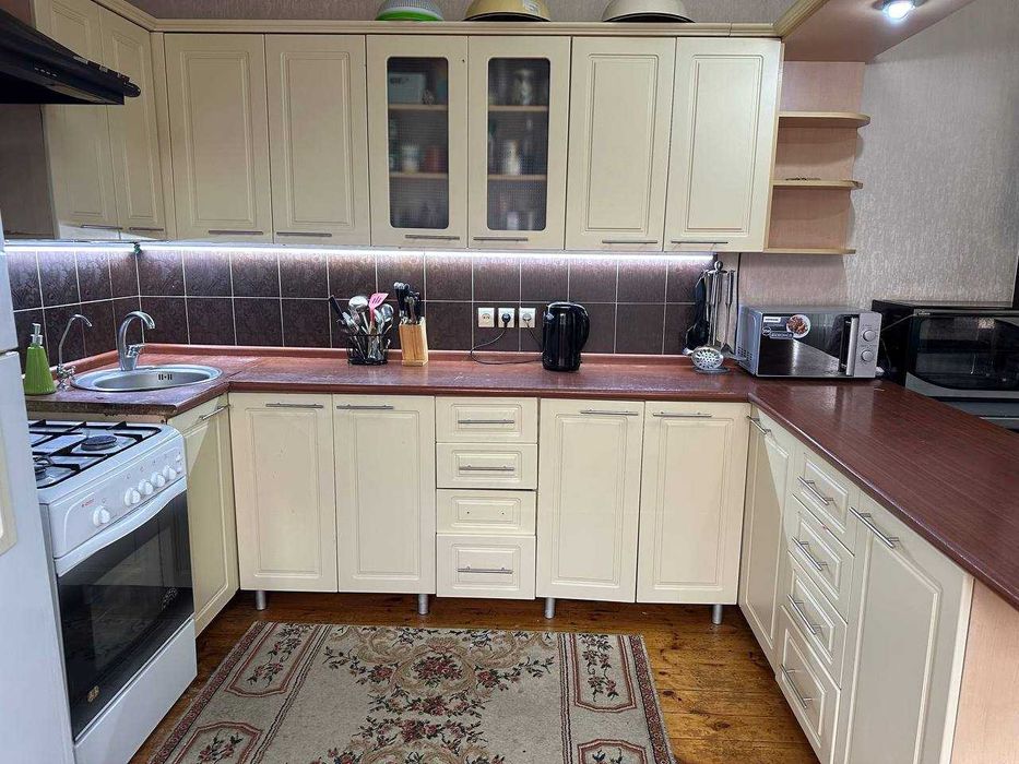 Продается большая, удобная кухонная мебель в отличном состоянии!