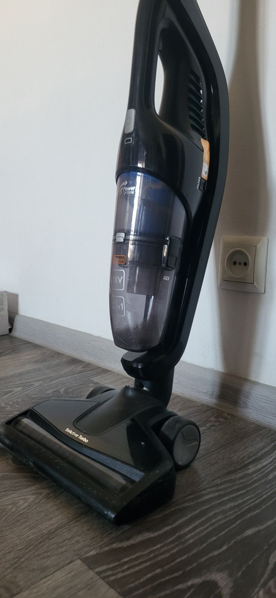 2 беспроводных пылесоса Philips  2 в 1