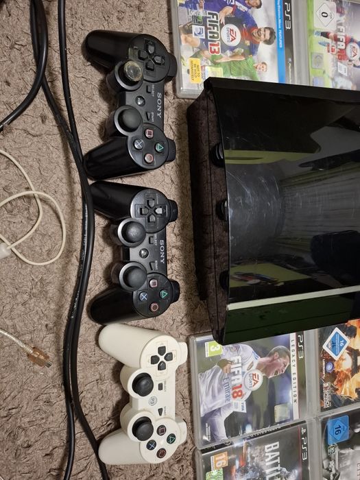 Playstation 3 plus 3 controlere plus cabluri