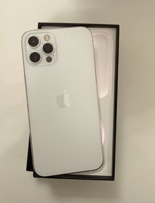 iPhone 12 pro с коробкой