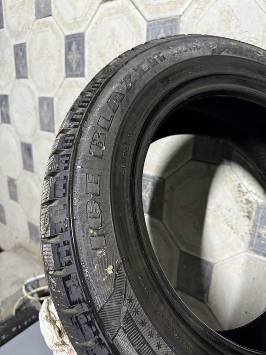 Продам зимнию резину в идельном состояни сайлун 215/60/16
