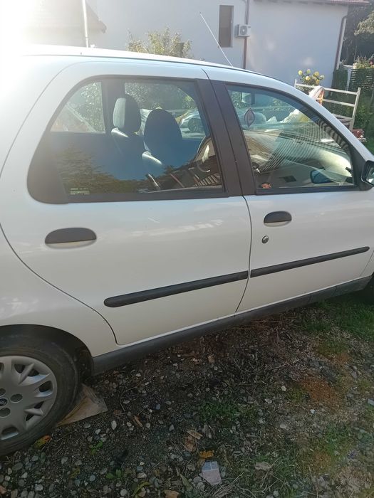 Vand Fiat Albea  1250cc benzină