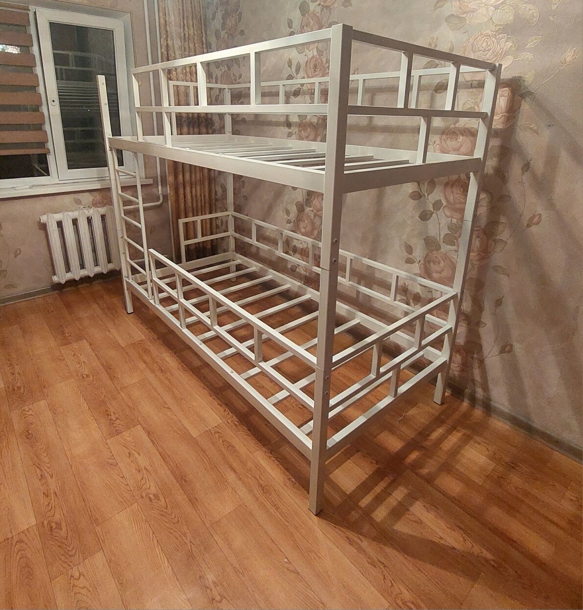 Кровать двухъярусная.