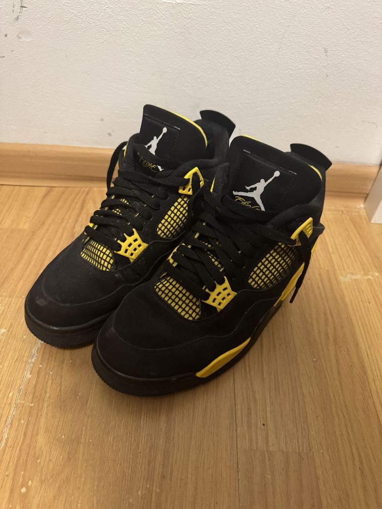 Jordan 4 Thunder