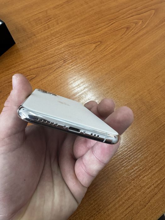 IPHONE 11 PRO перфектен
