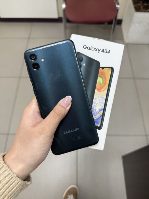 Самсунг А04 64 GB  сотовый телефон