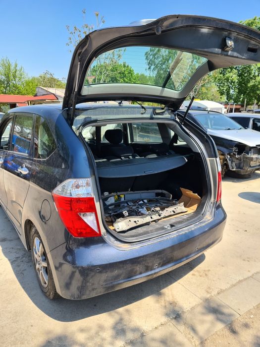 Продавам хонда ФРВ,1.7 Бензин,НА ЧАСТИ