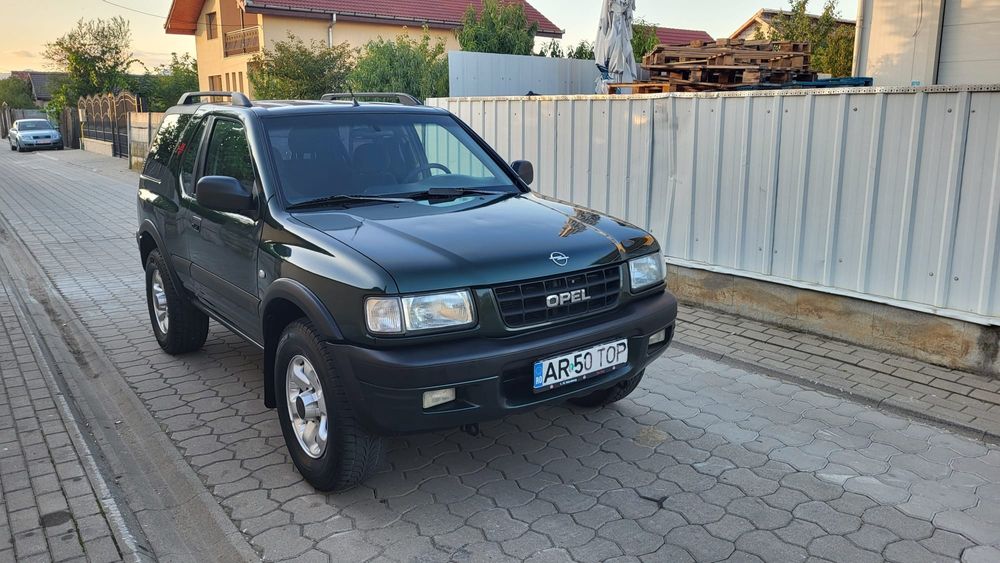 Vând Opel frontera 4X4cu acte la zi motor 2,2 diesel impecabil [OFER F