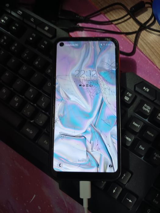 SAMSUNG M11 cu ecranul spart!!