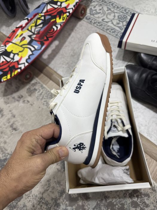 Кроссовки сотилади янги турецкий  манга размери катта келиди шунга сот