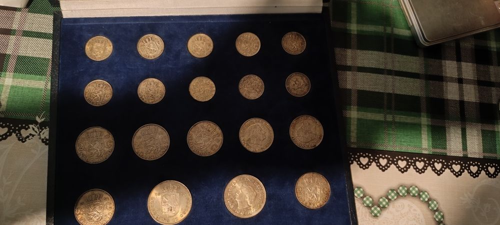 Продавам сребърни монети цялата колекция
