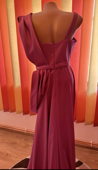 Rochie nasa eleganta cu trena, marimea 40/42