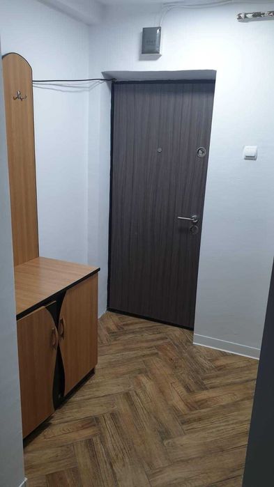 Vând apartament cu doua camere modificat în garsoniera