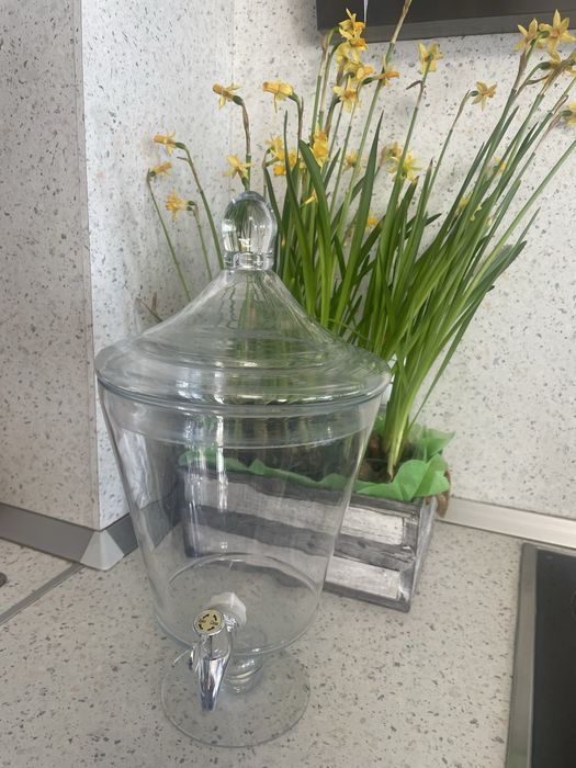 Стъклен голям съд, за сок, ваза, коктейли…