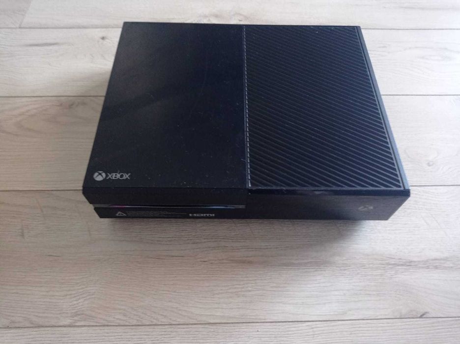 X BOX ONE +3 controlere + 2 jocuri