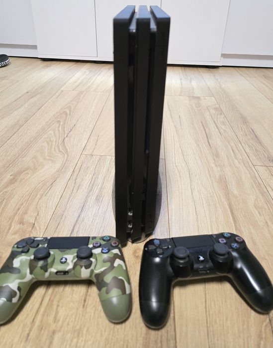 Playstation 4 PRO + 2 controlere + 10 jocuri